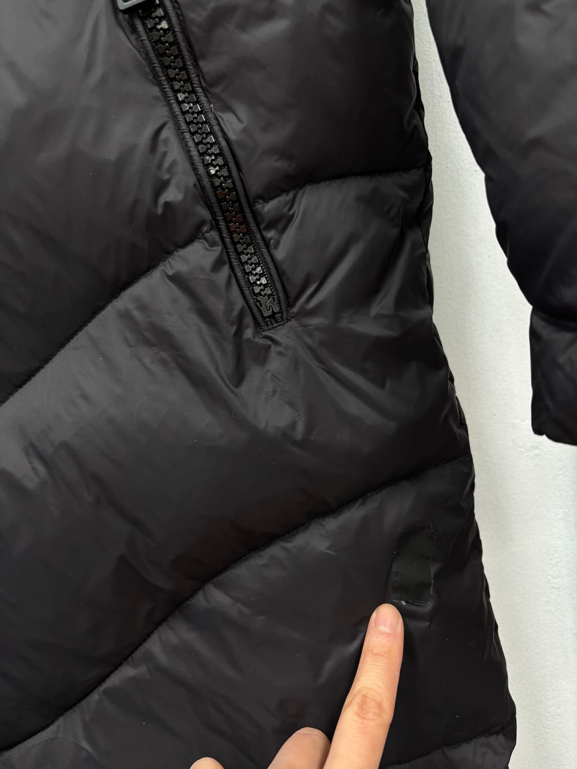 데미지) 프라다 삼각로고 롱 다운패딩44 상품이미지10