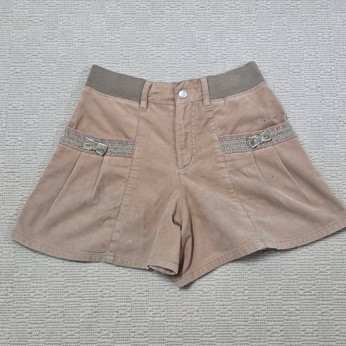 폼포넷 라떼갸루 베이지 리본 큐롯 팬츠 트랄라라 엑시즈팜 리즈리사 상품이미지1