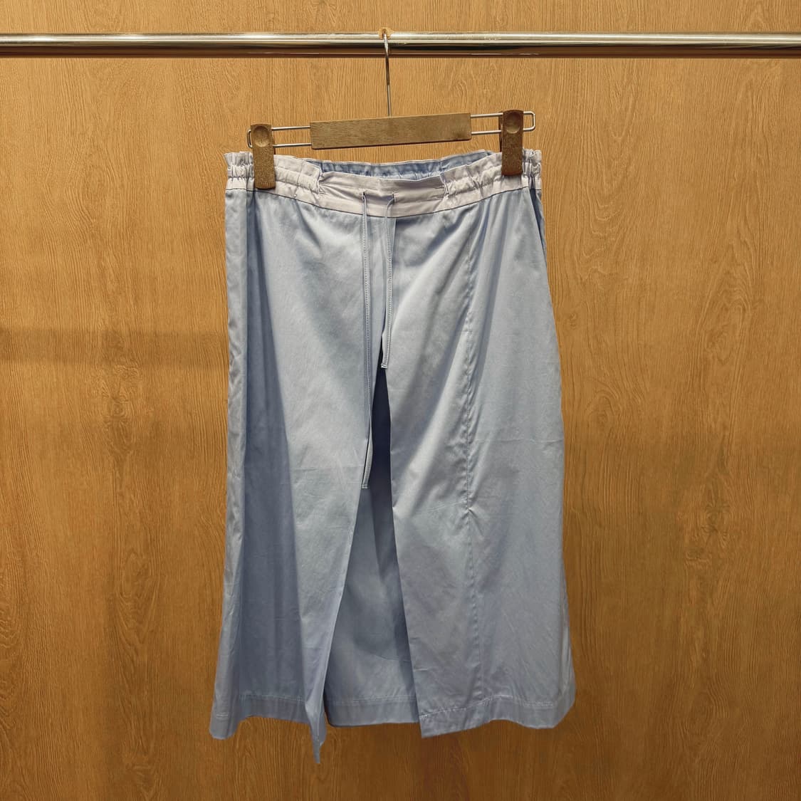 셔츠 시스템 미디 스커트 슬릿 레이어드 스트랩 디테일 A라인 라이트 블루 상품이미지2