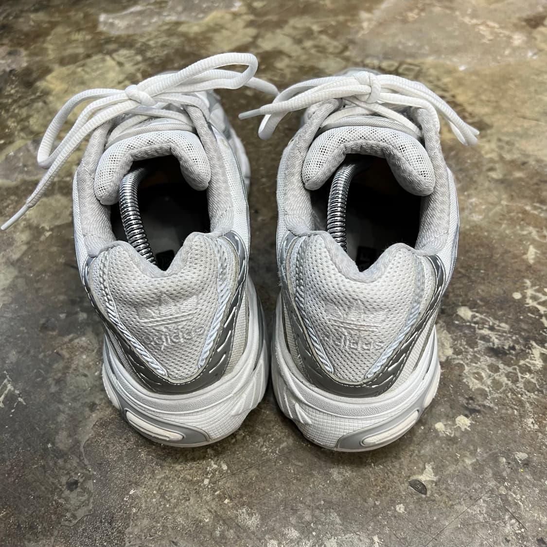 255) 아디다스 아디스타 쿠션 화이트실버 런닝화 워킹화 운동화 스니커즈 상품이미지5