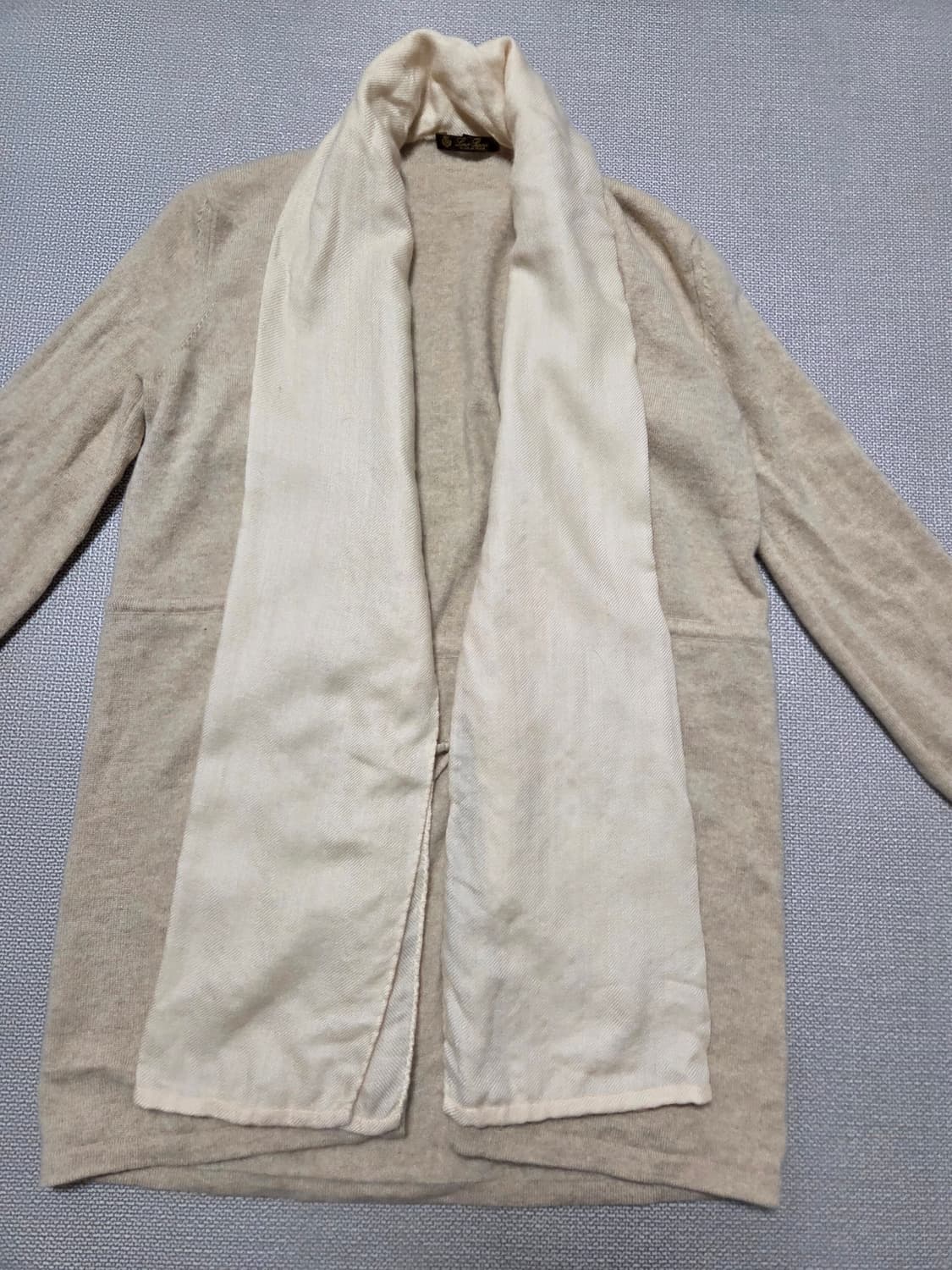 로로피아나 가디건 팝니다 상품이미지2