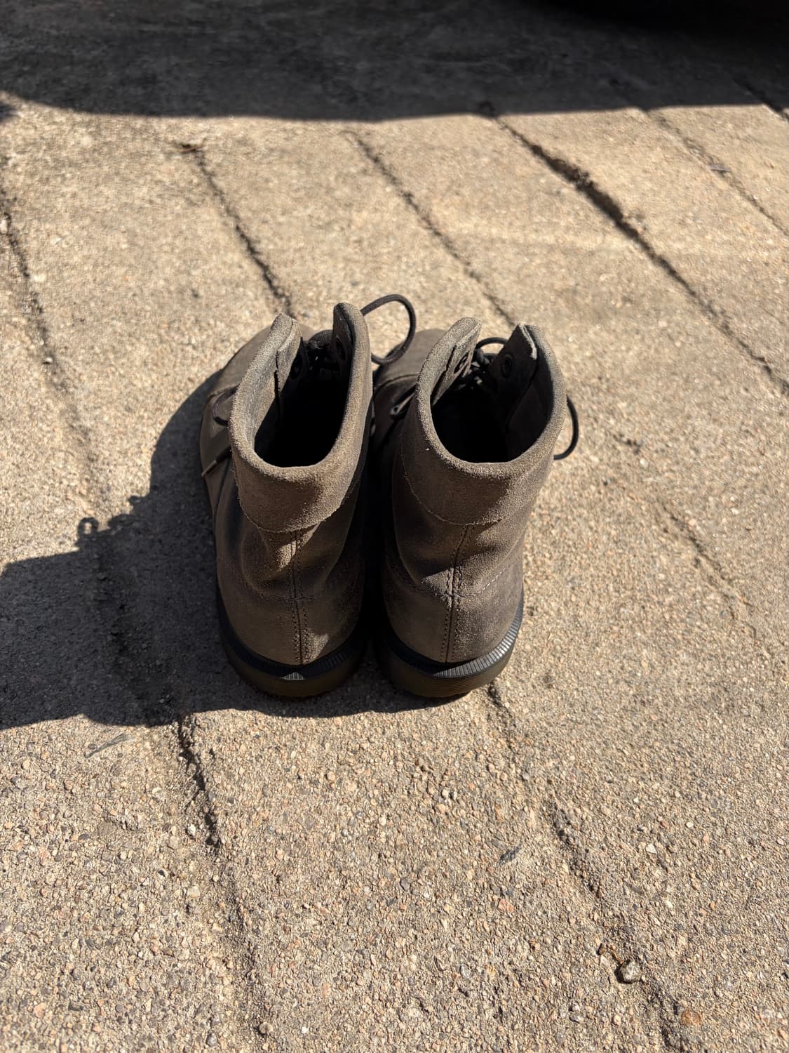 230) Dr. Martens 브라운 스웨이드 레이스업 부츠  상품이미지6