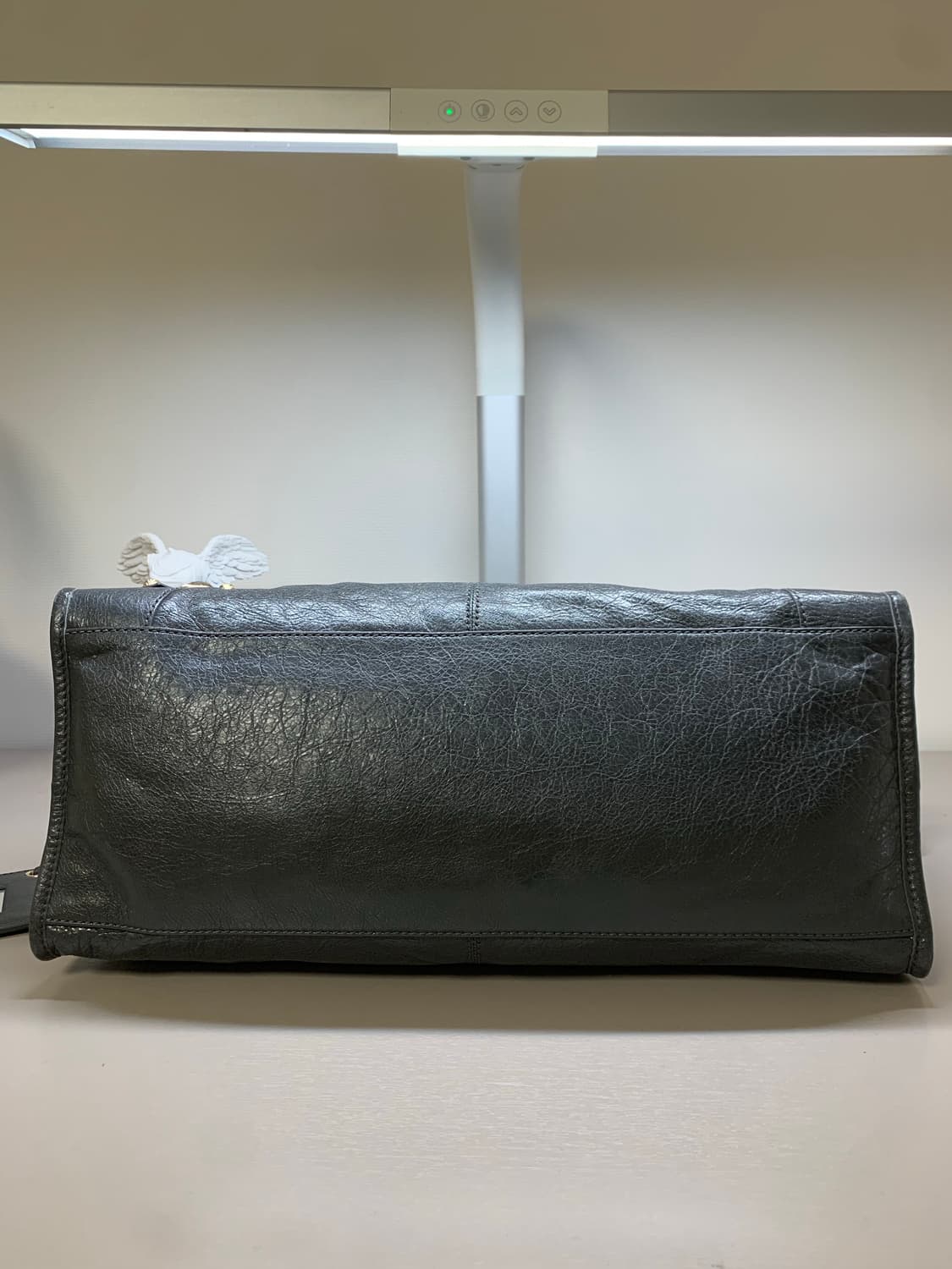 발렌시아가 클래식 모터백 스톤그레이 L 상품이미지4