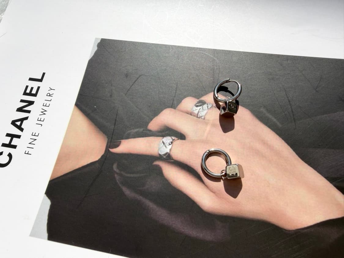 샤넬 링 큐브 이어링 실버 상품이미지8