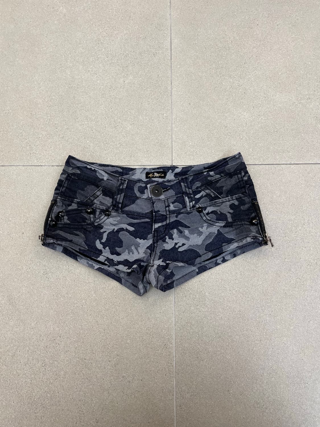 블랙 카모플라쥬 지퍼 숏팬츠 상품이미지1