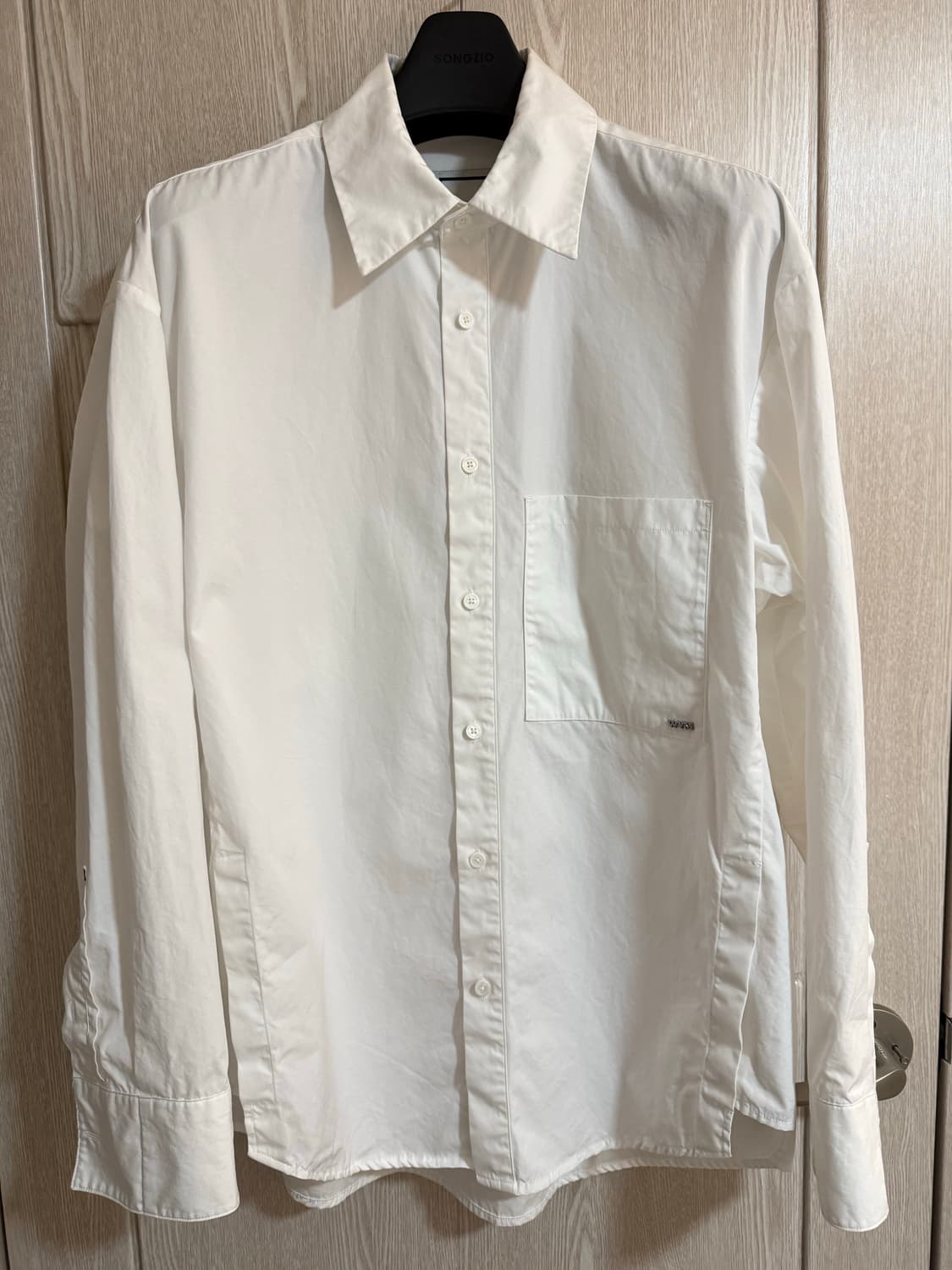 우영미 오버핏 백로고 셔츠 48. 상품이미지1