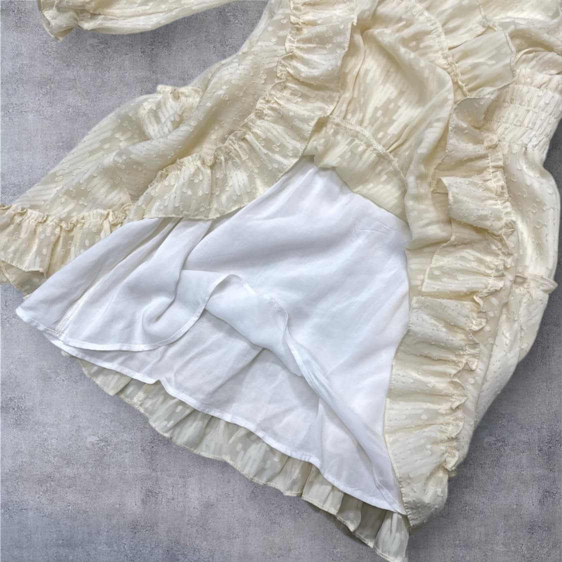 베르니스 크림 보헤미안 프릴 자카드 시스루 미니 원피스 36 상품이미지8