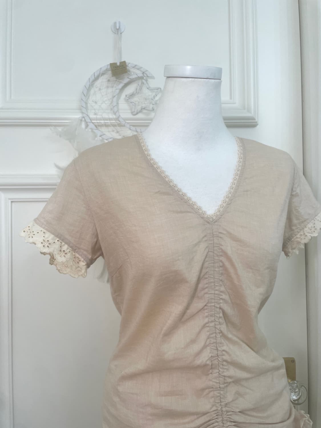 beige lace point shirring blouse(size-9) 상품이미지5