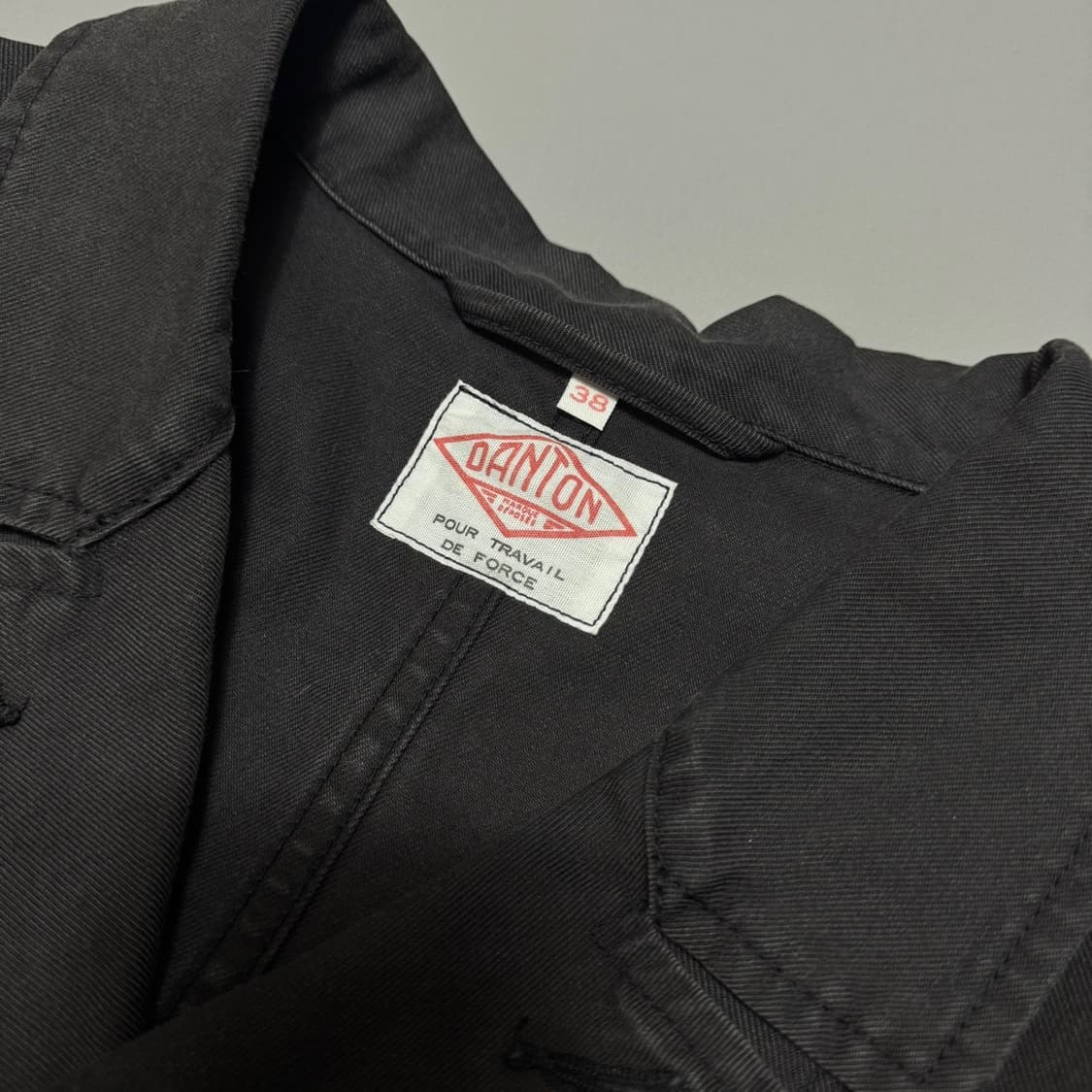 단톤(DANTON) 차콜컬러 워시드 코튼 나염 로고 더블 하프 코트 자켓 상품이미지7