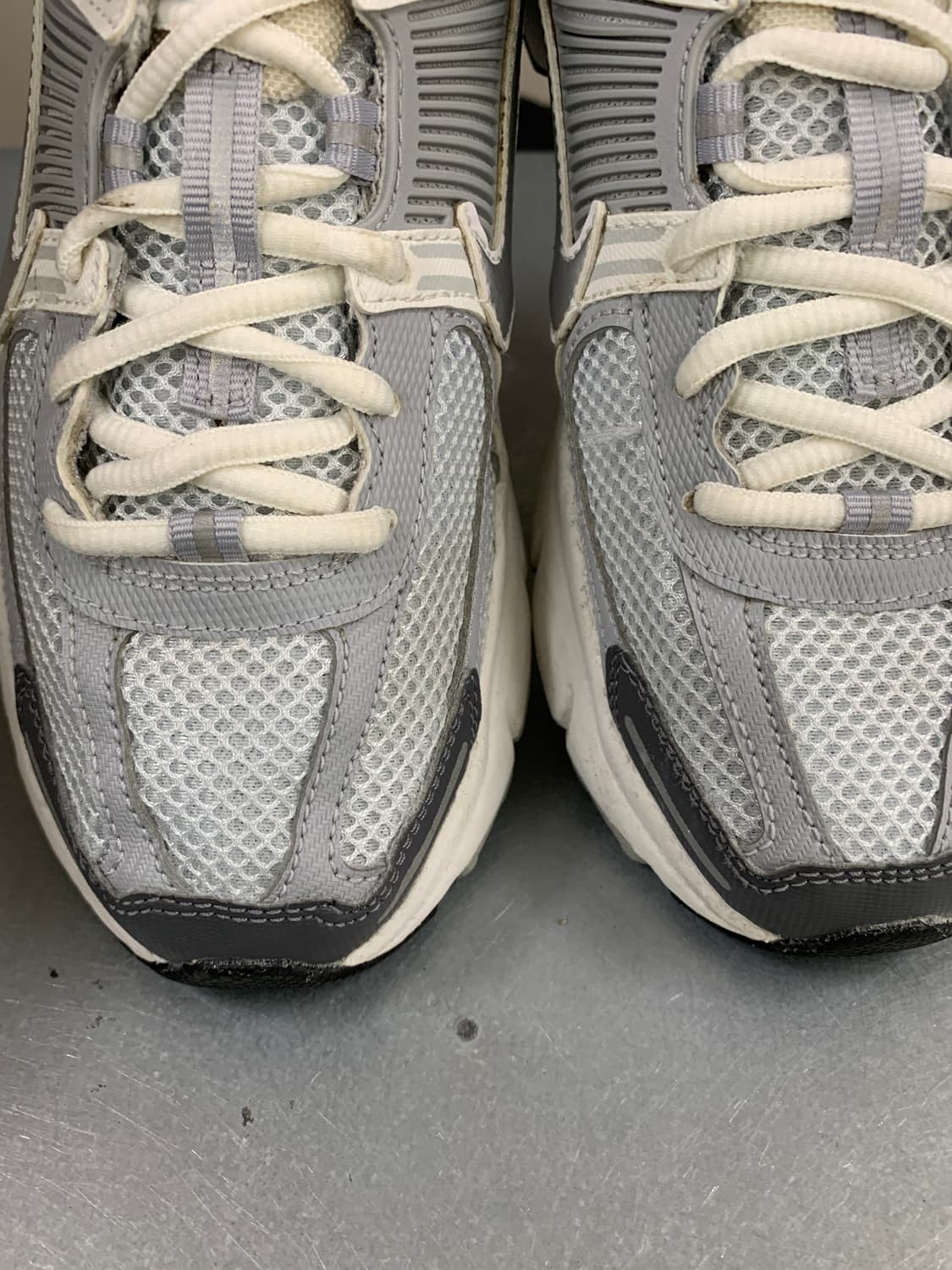 나이키 보메로 5 실버 235 상품이미지4