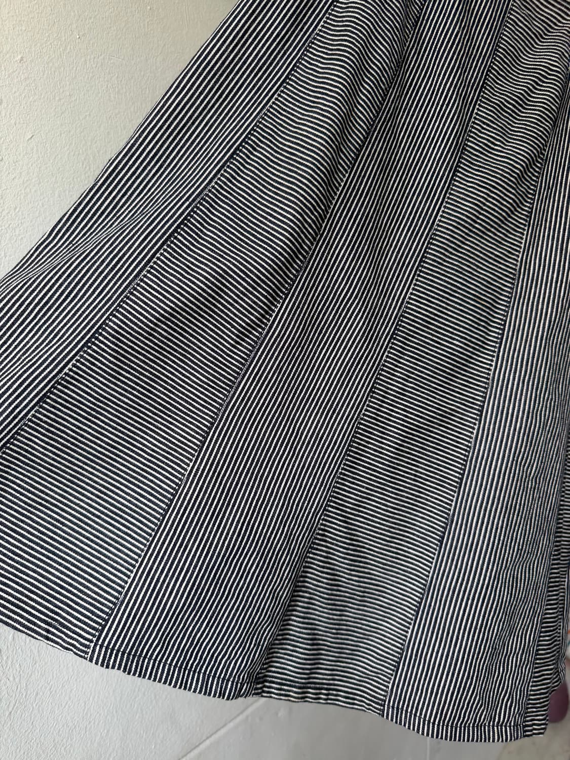 데님 스트라이프 플레어 미디 스커트 상품이미지4