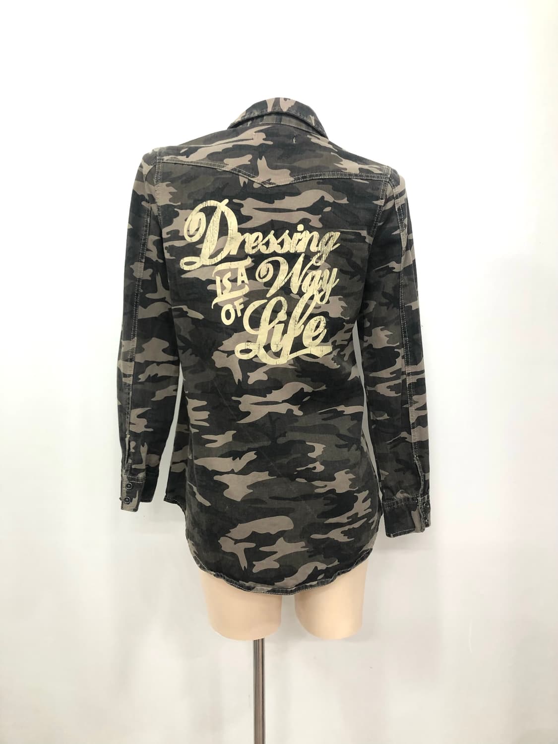 military pattern back lettering shirt  상품이미지2