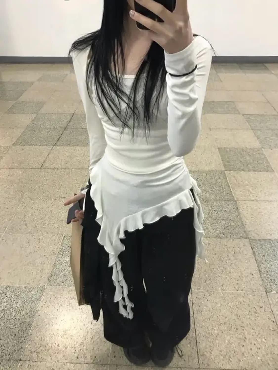 사이드 셔링 프릴 나시 레이어드 슬림핏 롱 슬리브리스 상품이미지2