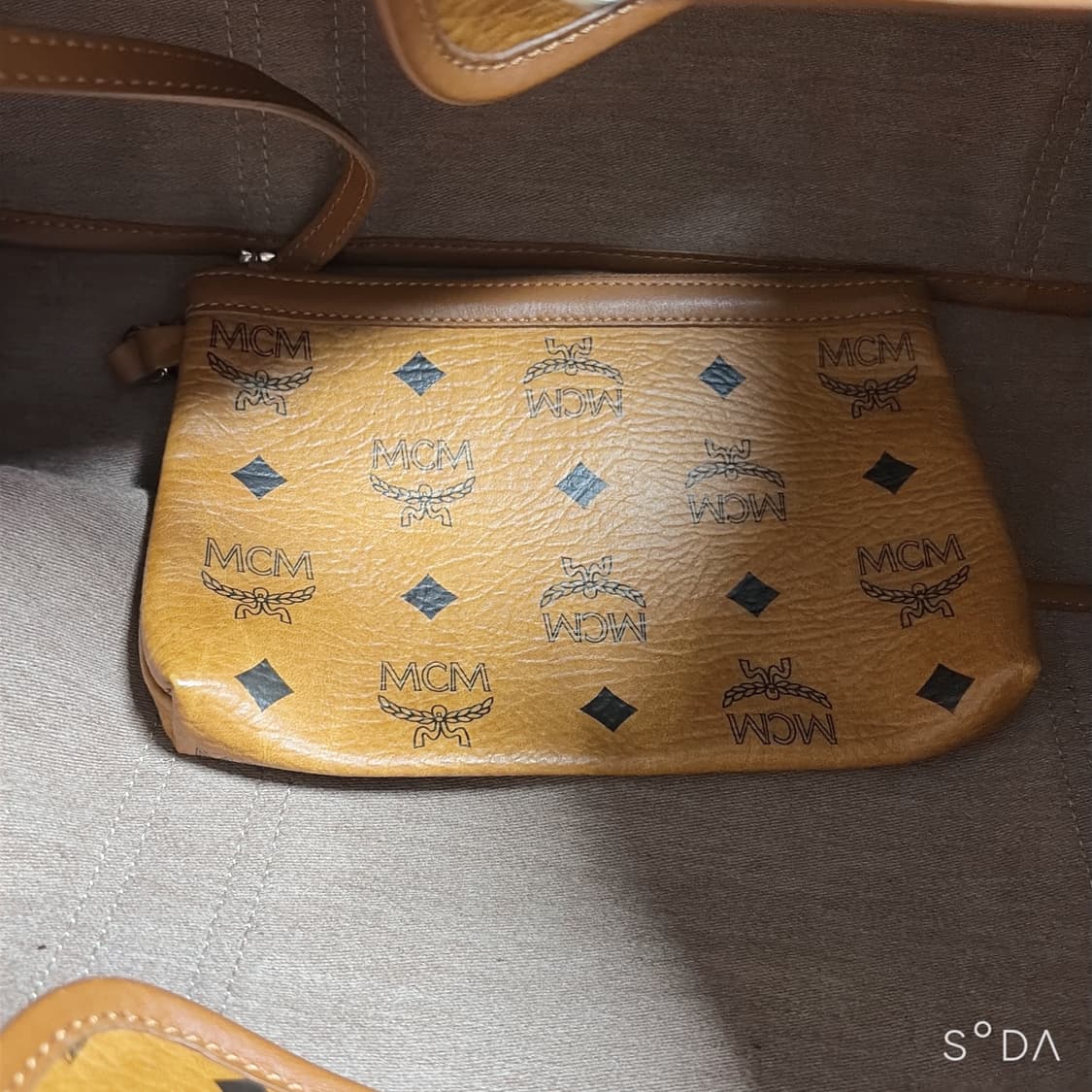 MCM 엠씨엠 시그니터 패턴 쇼퍼백 상품이미지9