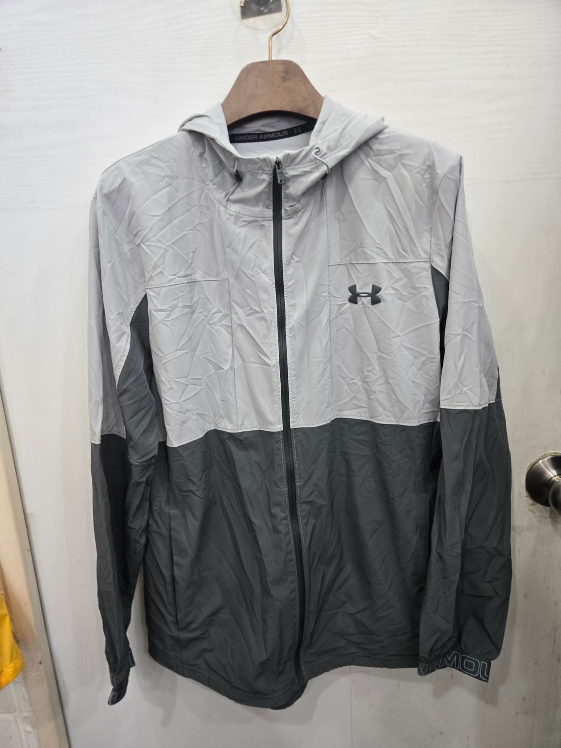 LG/G사이즈)) UNDER ARMOUR 언더아머 바람막이 점퍼! 상품이미지1