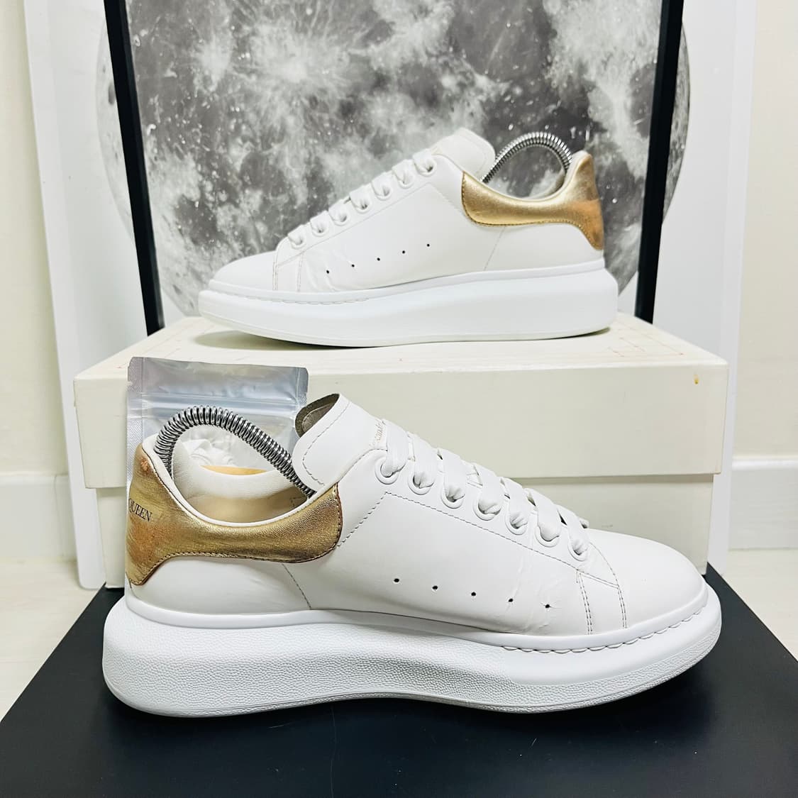 정품 40) 알렉산더 맥퀸 골드 오버솔 스니커즈 255~260 상품이미지2