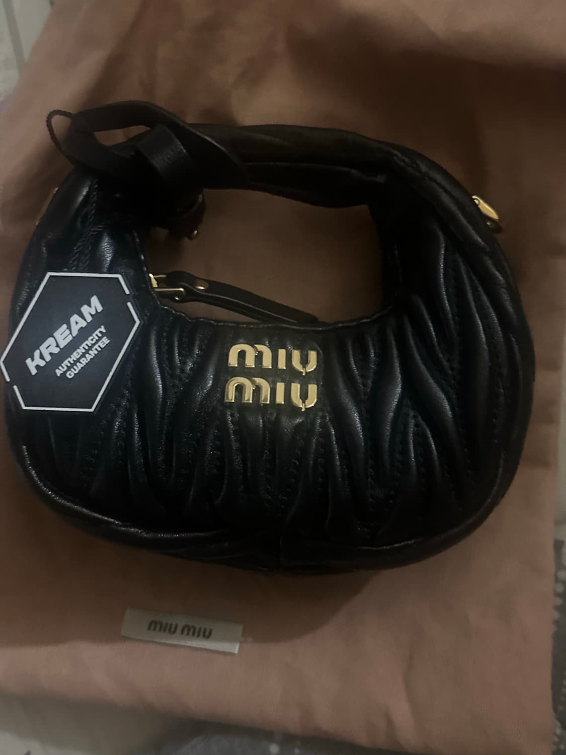 미우미우 마테라쎄 완더 호보백 미니 파우치 상품이미지3