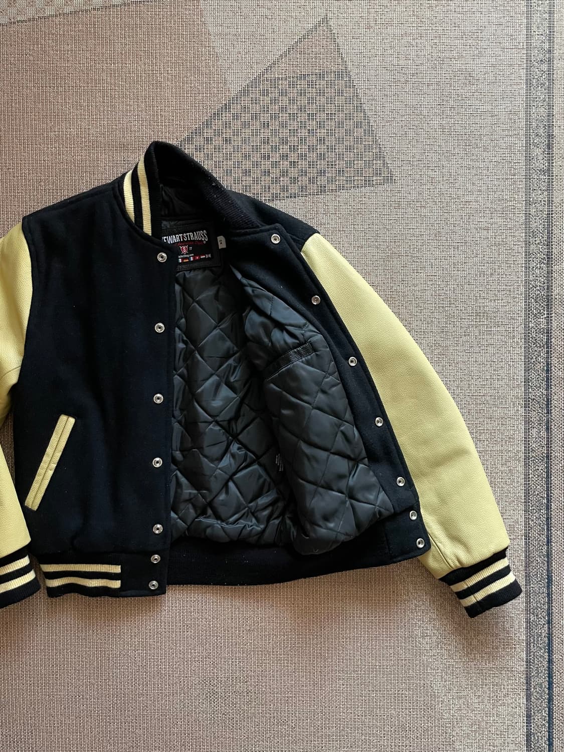 Stewart & Strauss 소가죽 바시티 자켓 상품이미지3