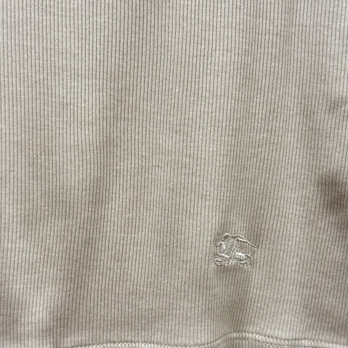 버버리 런던 반팔 티셔츠 골지 버튼 로고 디테일 슬림핏 베이지 상품이미지6