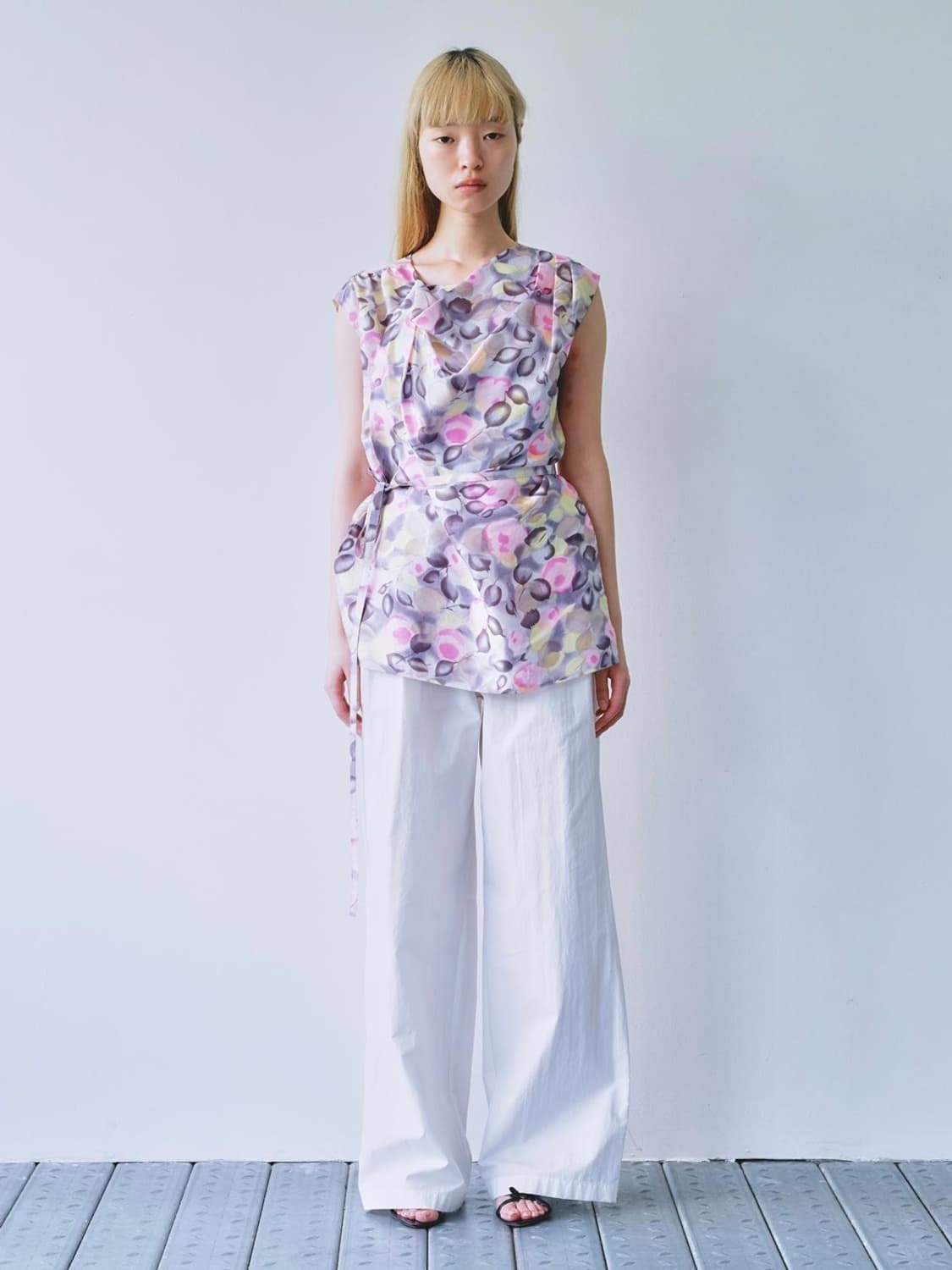COSMOSS DRAPED STRAP BLOUSE (PRINT) 상품이미지2