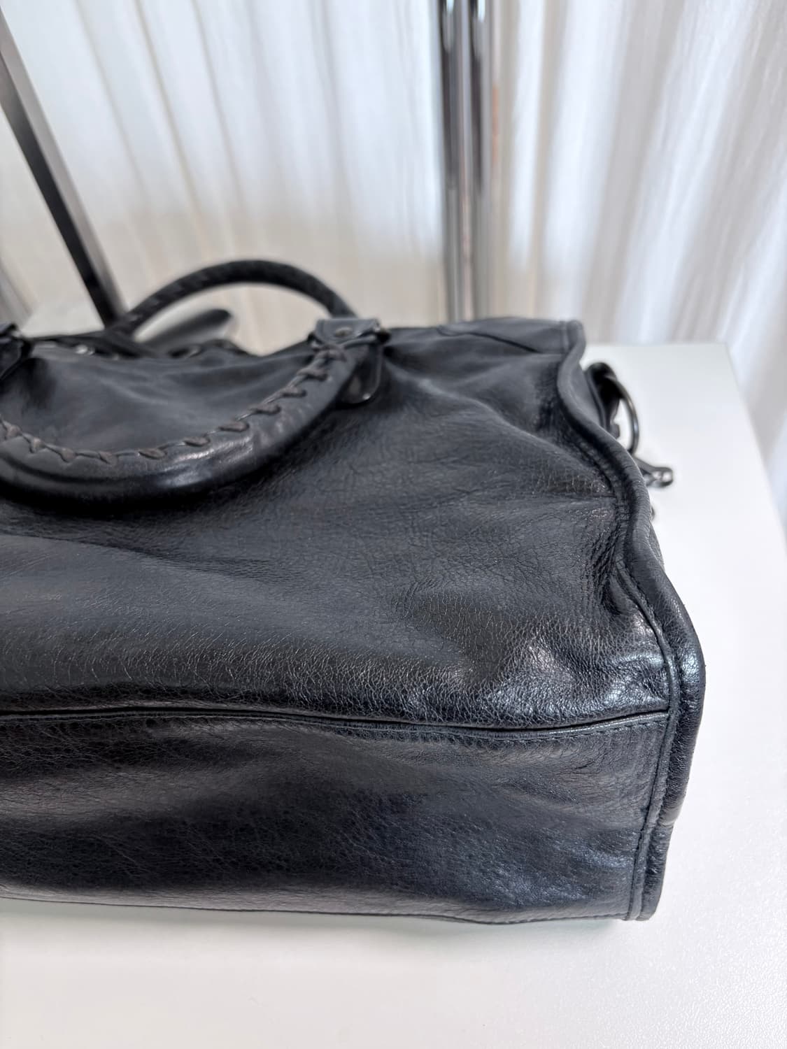 발렌시아가 시티 모터백 블랙 미디움 상품이미지9