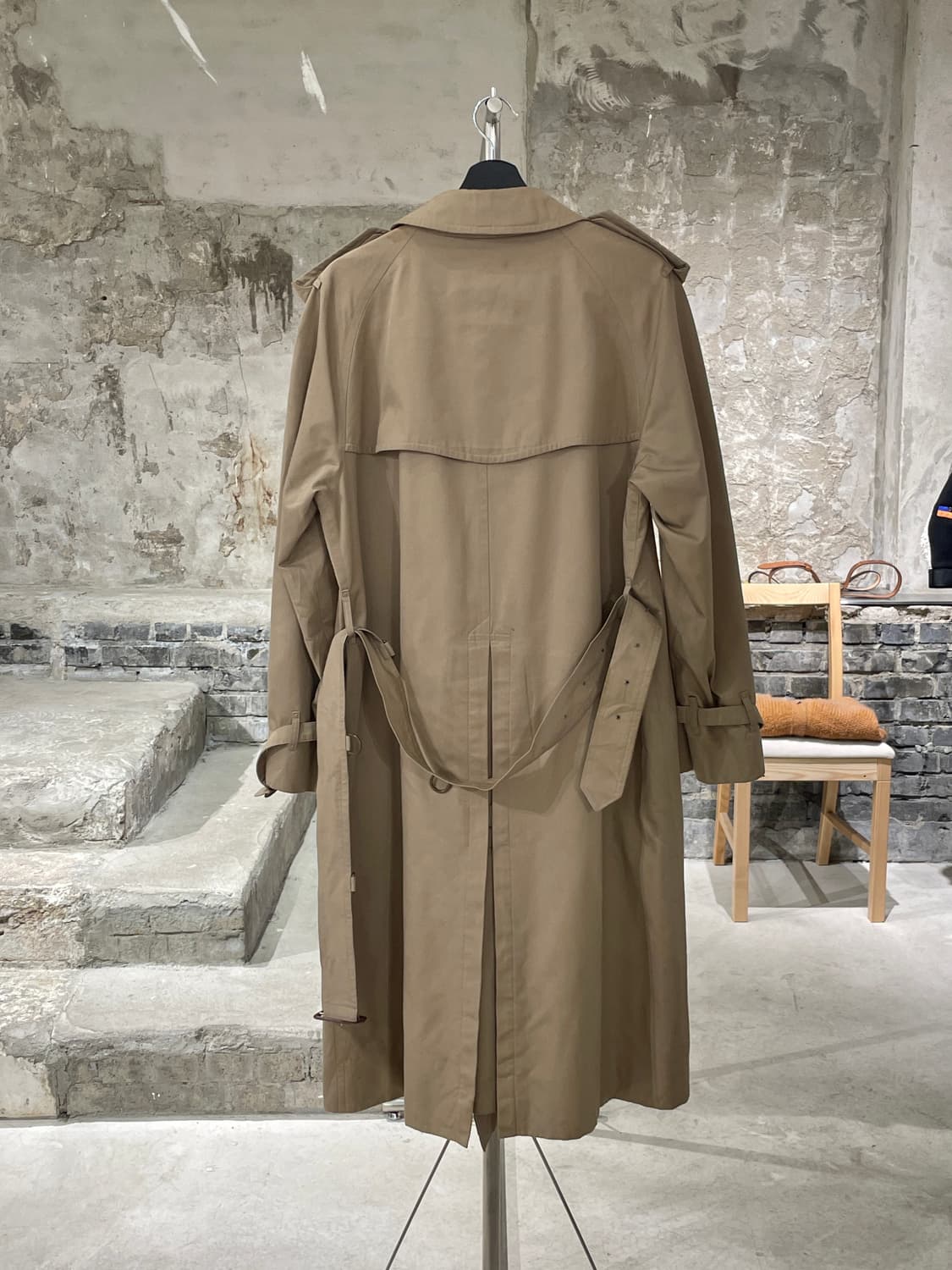 버버리 베이지 숄더 스트랩 코튼 벨티드 코트 상품이미지6