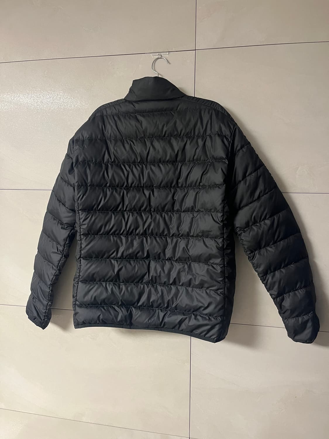 아디다스 에센셜 덕다운 경량 패딩 자켓 블랙 [XL] 상품이미지4