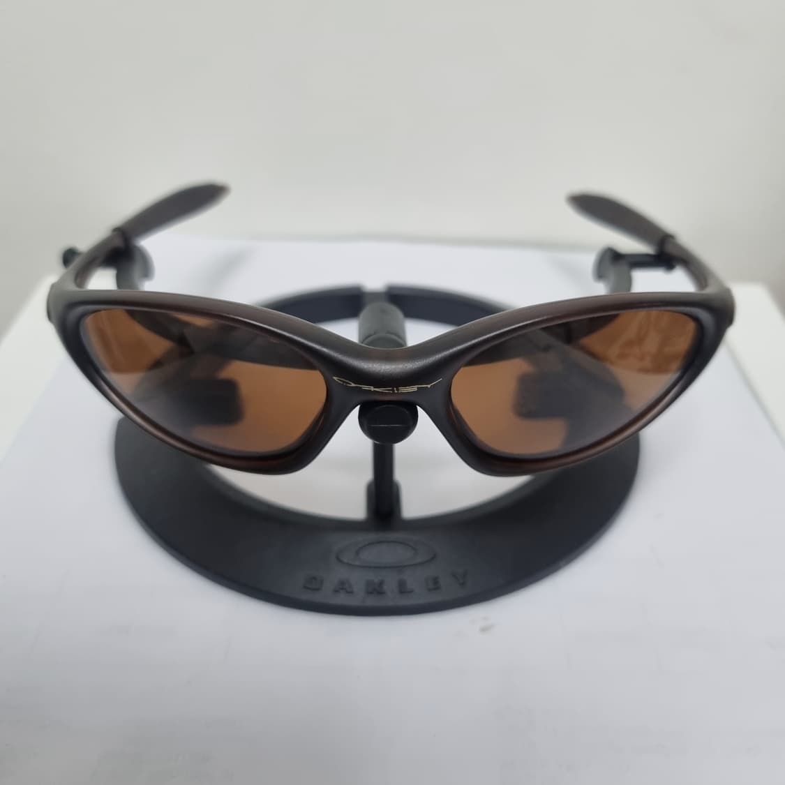 오클리 미뉴트1.0 메트브라운 상품이미지1