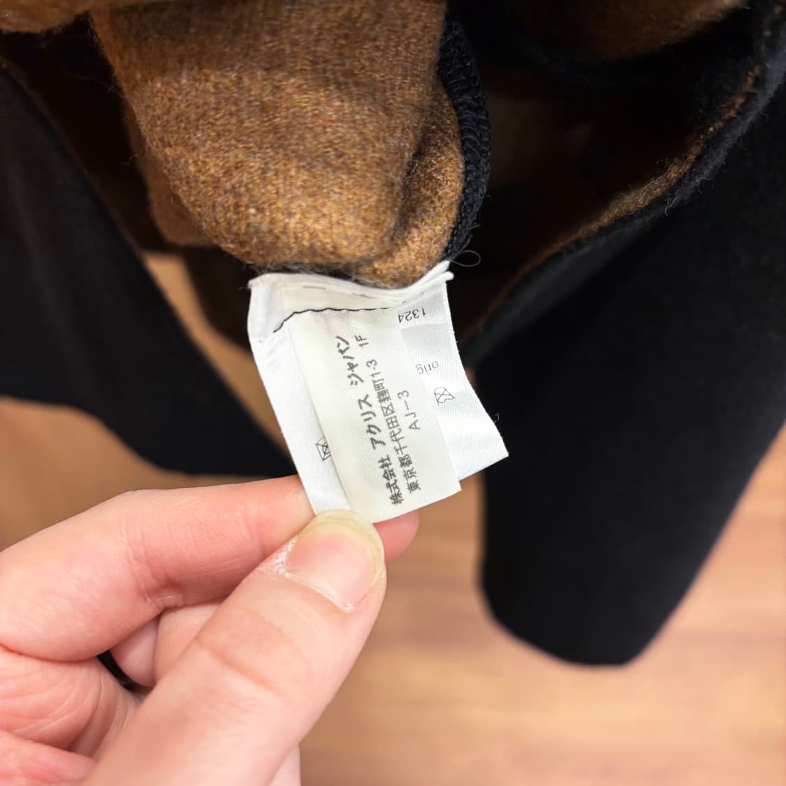 아크리스 테일러드 자켓 클래식 싱글 버튼 브라운 배색 카라 디테일 블랙 상품이미지7