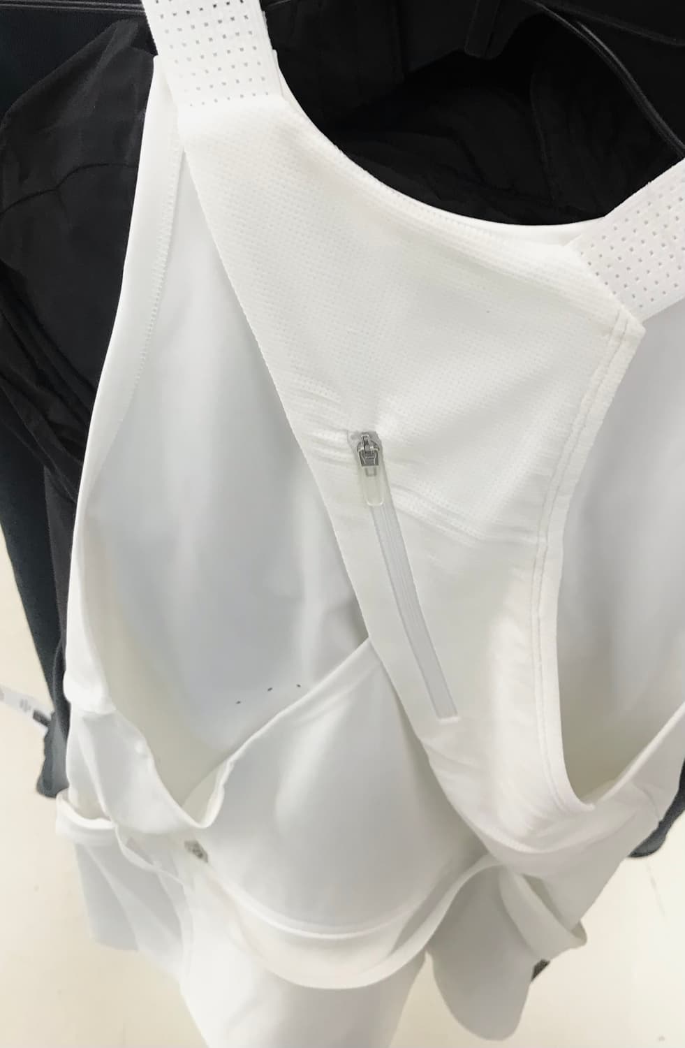 [새상품]혜인서 화이트 퍼포레이티드 탱크탑 상품이미지6