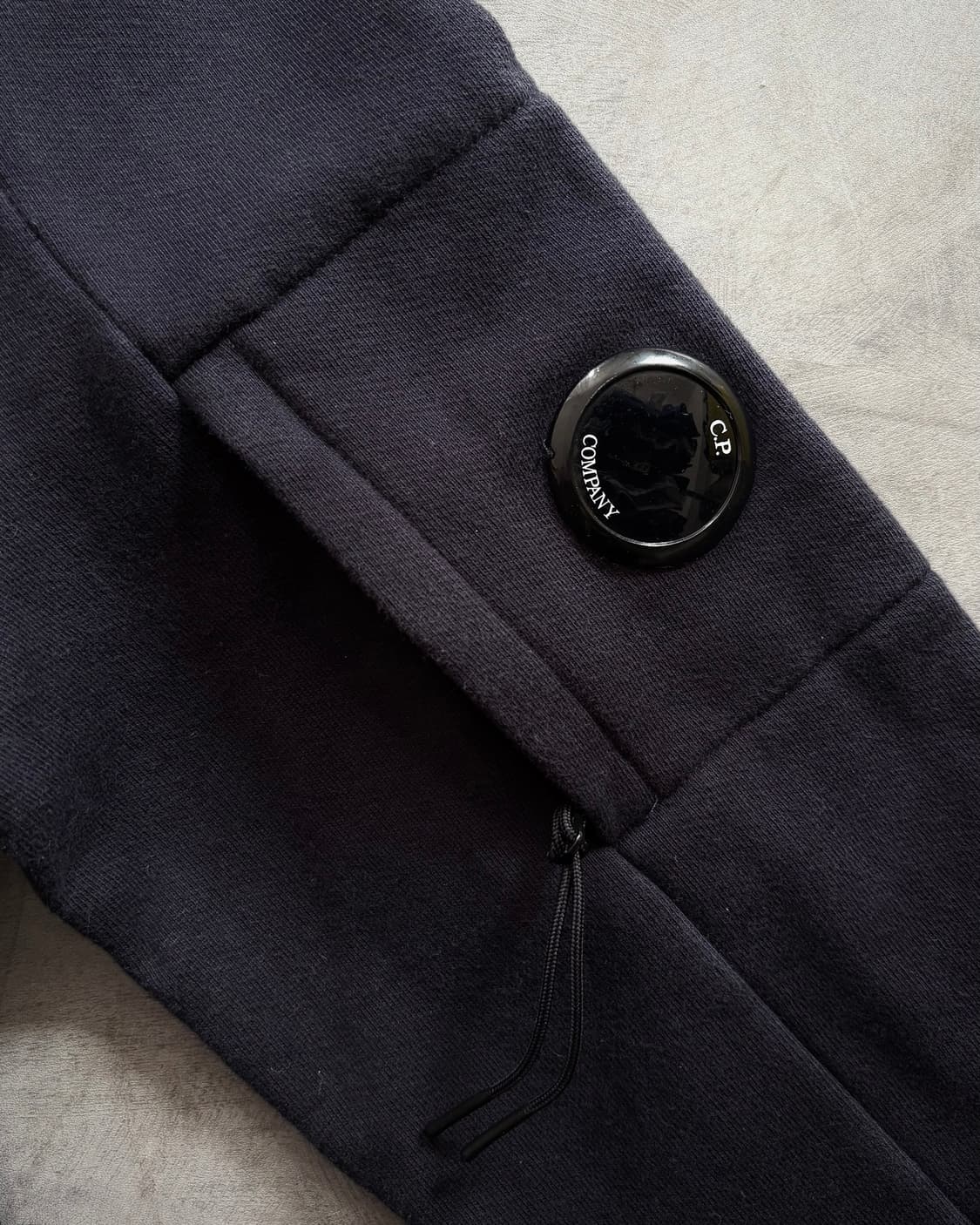 C.P company CP 씨피컴퍼니 렌즈 와펜 네이비 맨투맨  상품이미지4