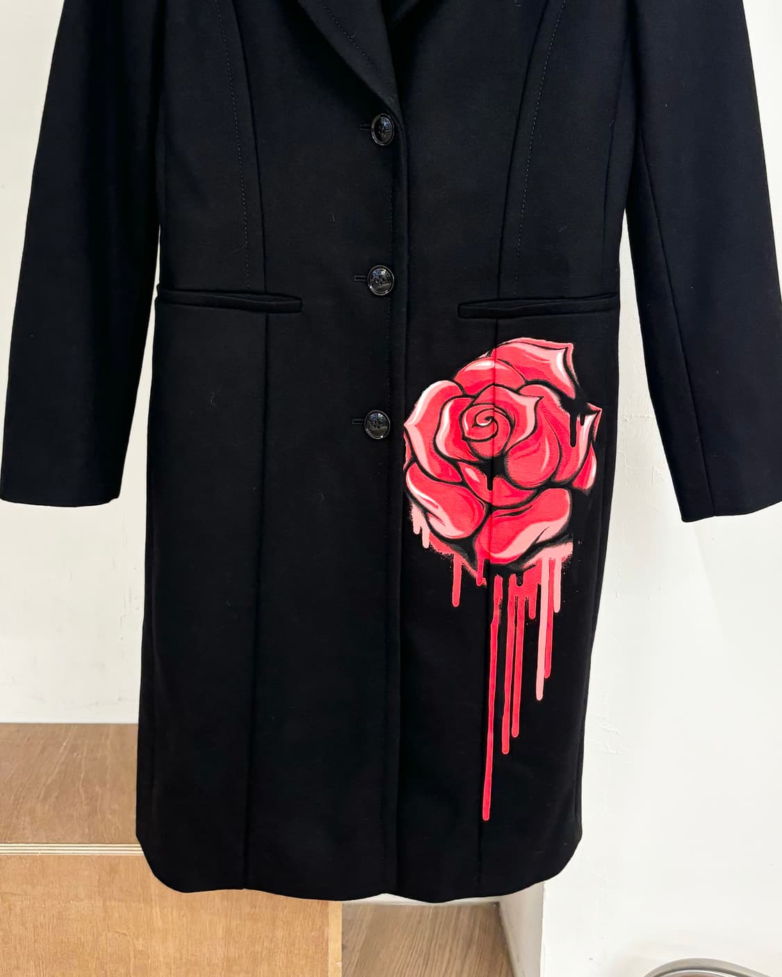모스키노 로즈 프린팅 블랙 울 코트 상품이미지5