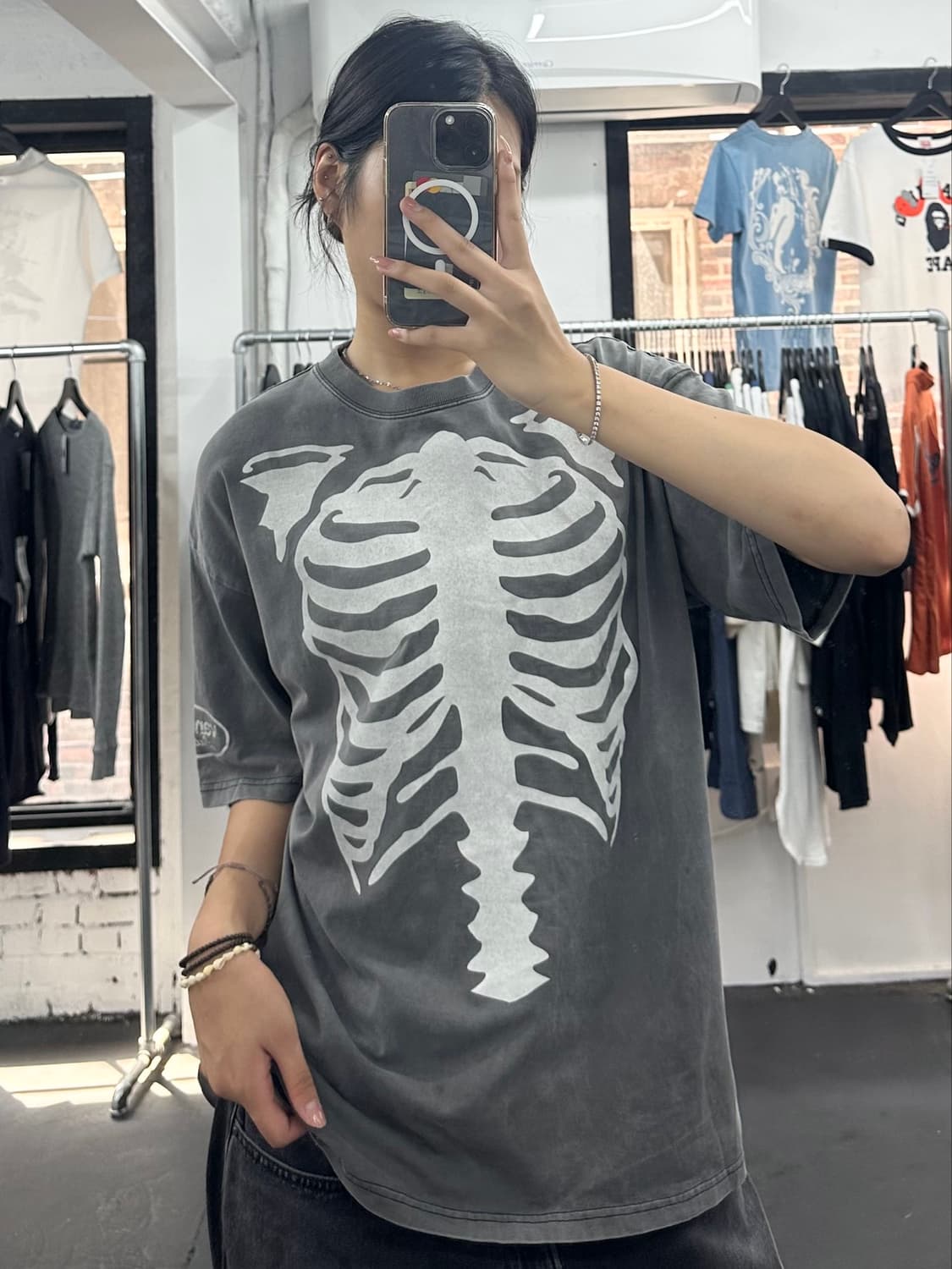 밴슨 레더 본 프린팅 티셔츠 상품이미지2