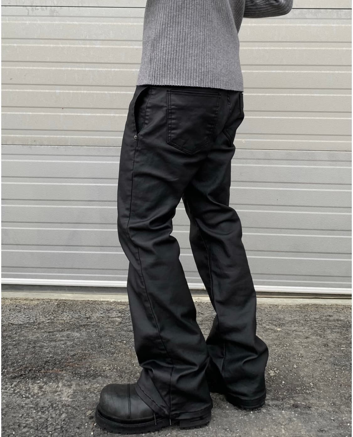 코팅 블랙 플레어 팬츠 상품이미지2