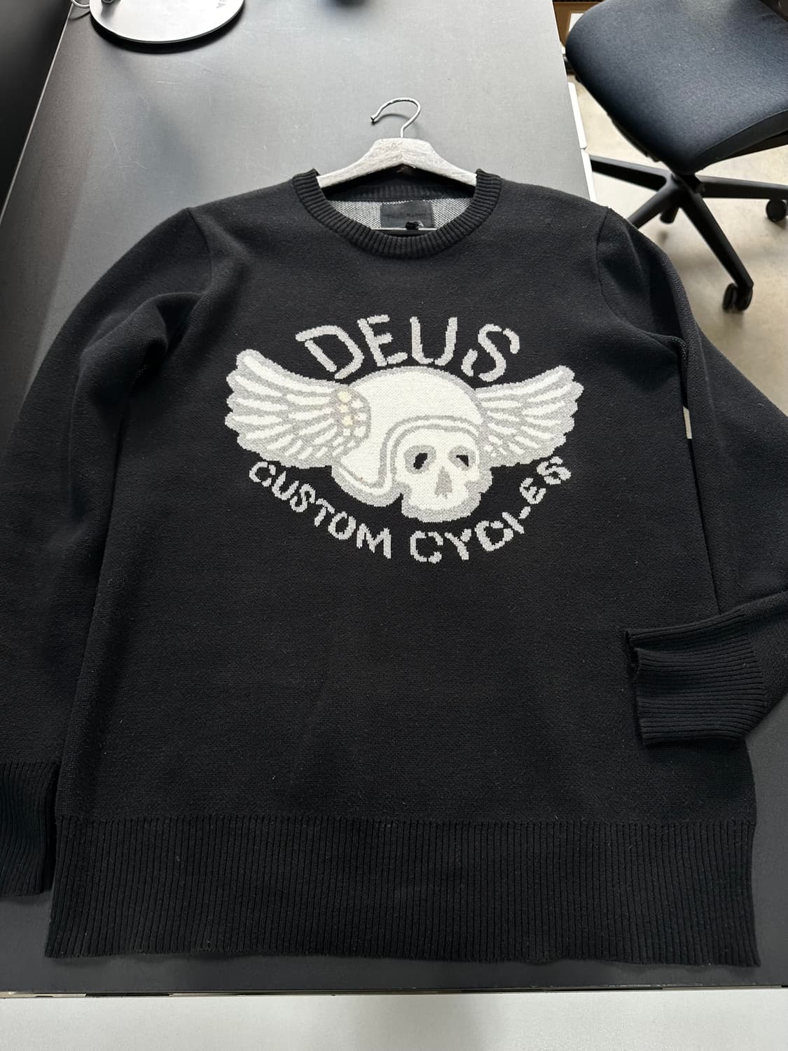 데우스 엑스마키나 스컬윙 빅로고 니트 상품이미지5
