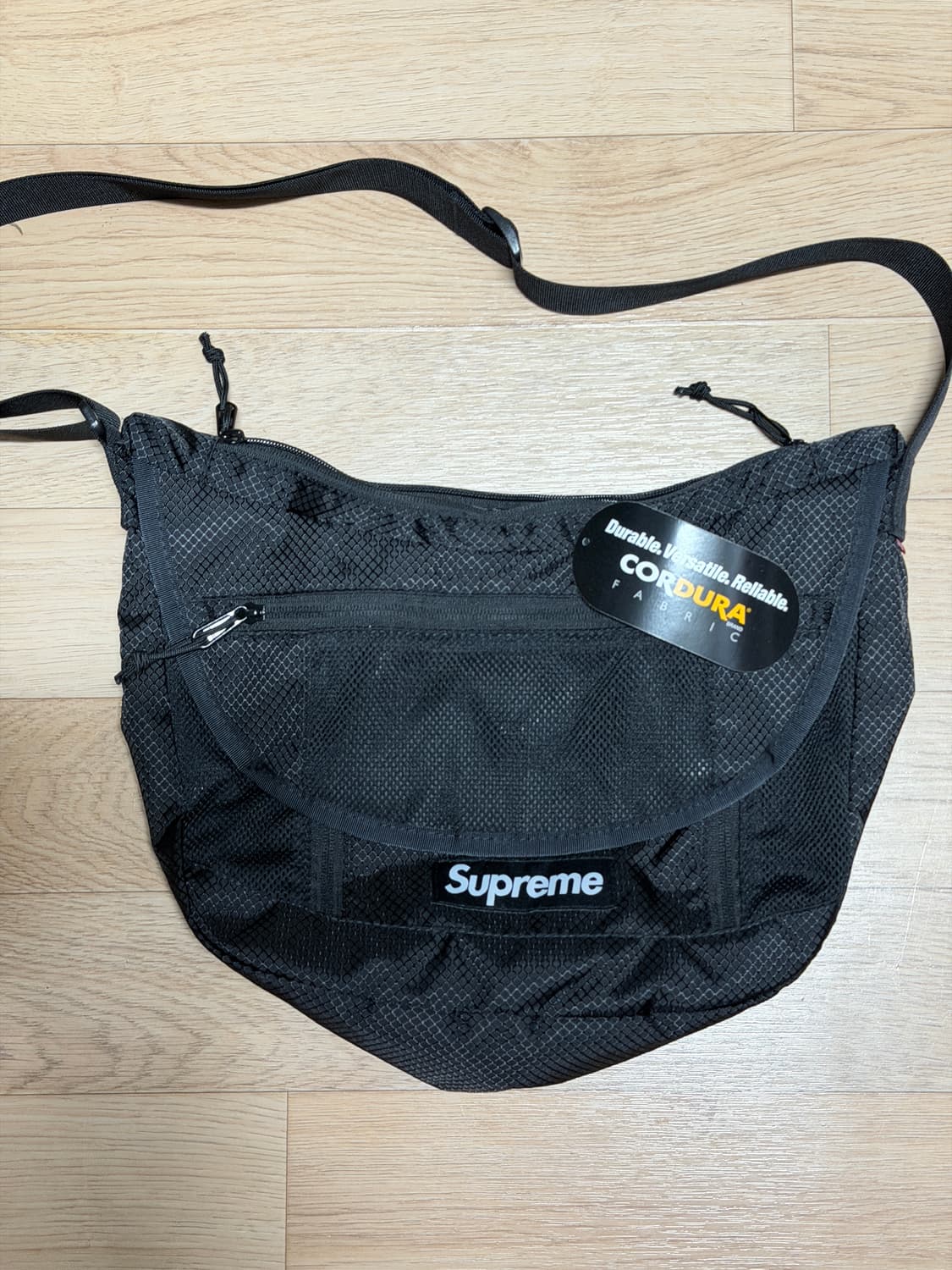 슈프림 스몰 메신저백 블랙 22SS 상품이미지1