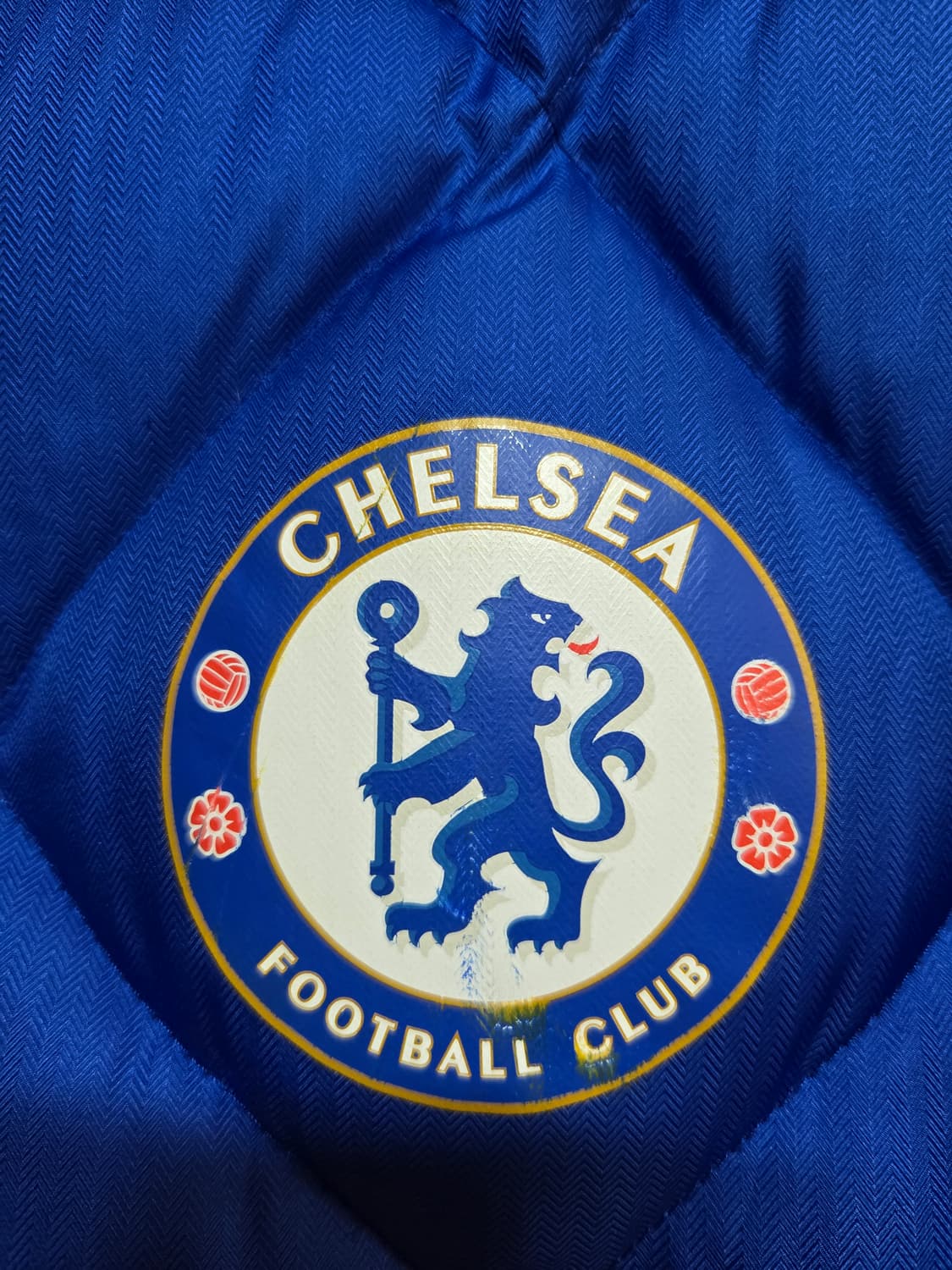 아디다스 첼시 FC 덕다운 패딩 자켓. 상품이미지3