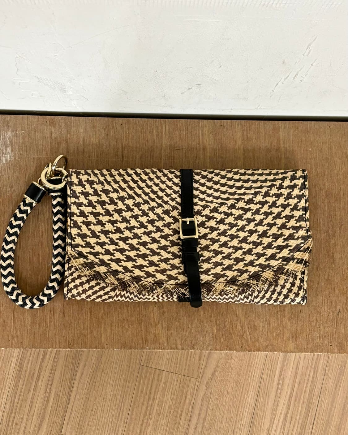 버버리 프로섬 스트로 벨티드 클러치 상품이미지2