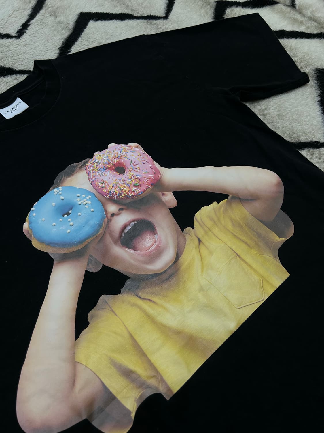 [2]아크메드라비 도넛 프린팅 반팔/블랙 상품이미지1