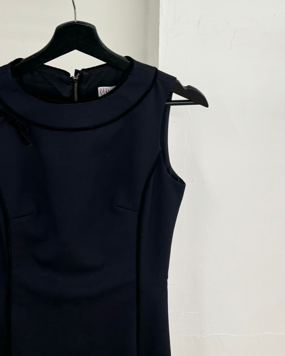 레드 발렌티노블랙 슬리브리스 미디 원피스 상품이미지4