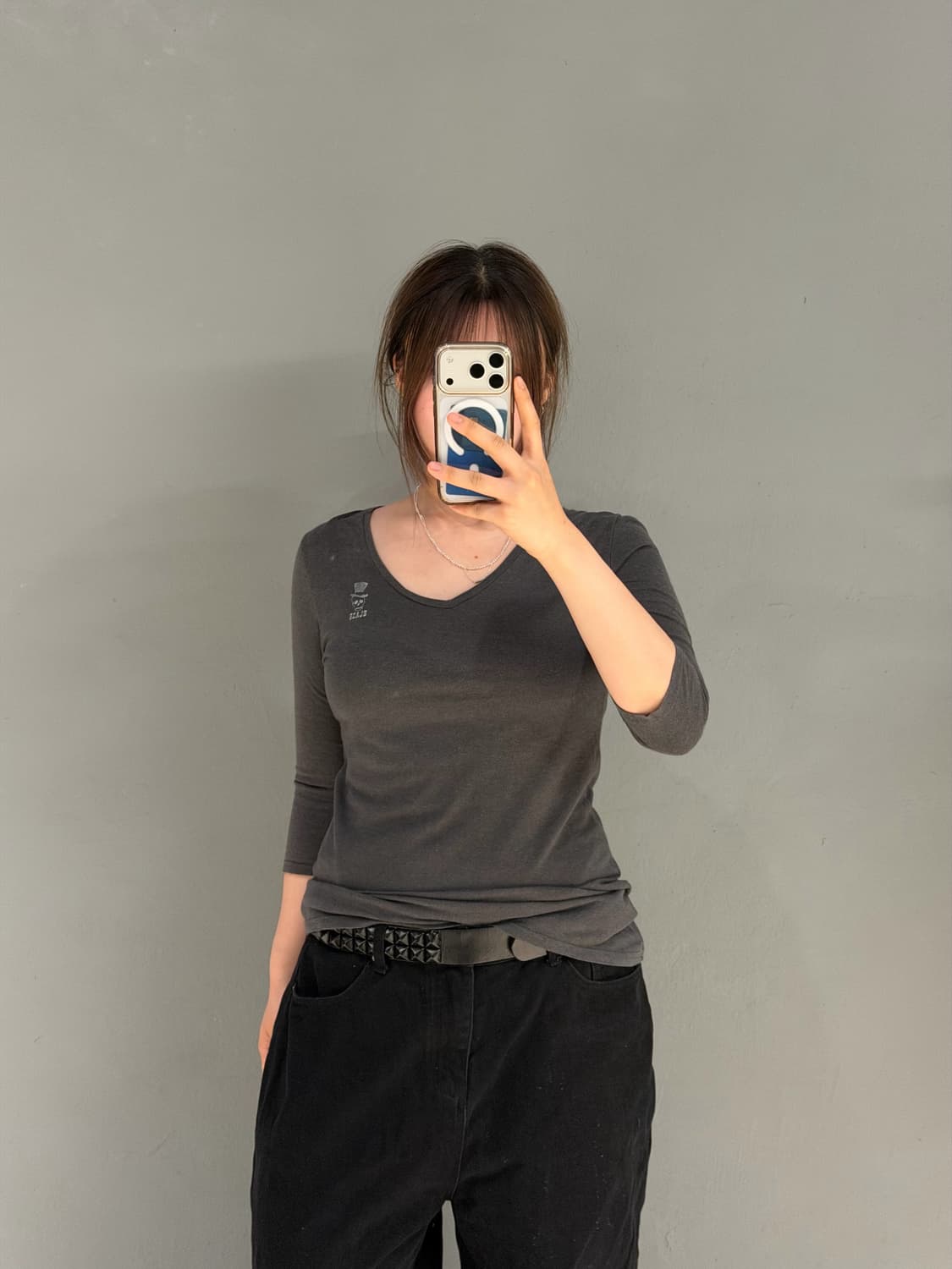 back lettering v-neck design top 상품이미지2