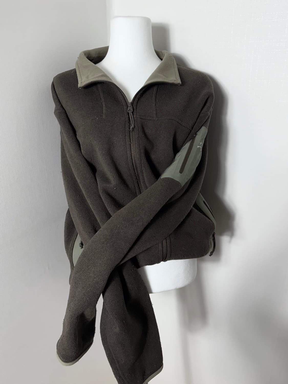 아크테릭스 브라운 카키 집업 상품이미지1