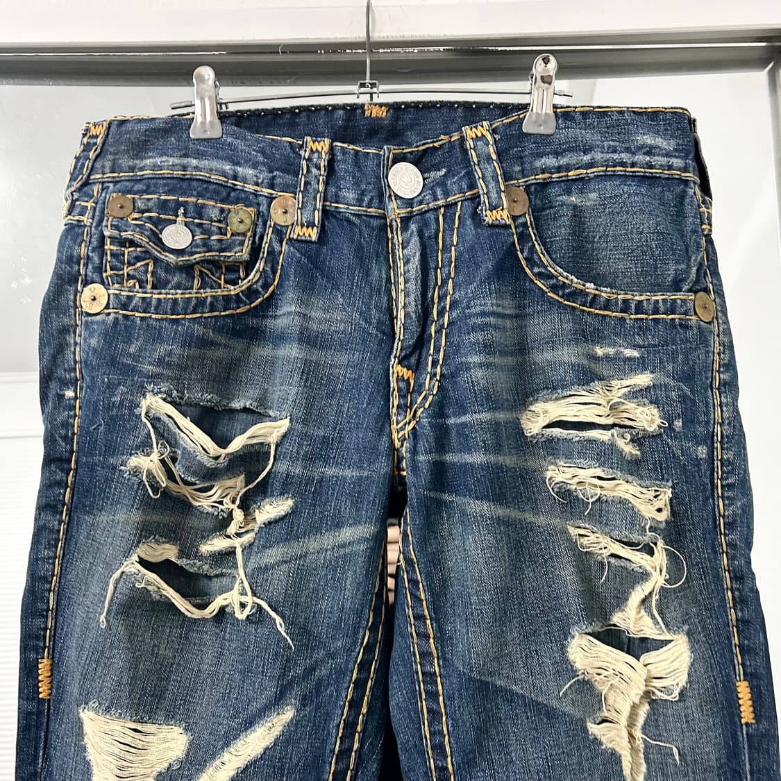 트루릴리전 레이어드 데미지 부츠컷 데님 팬츠 상품이미지6