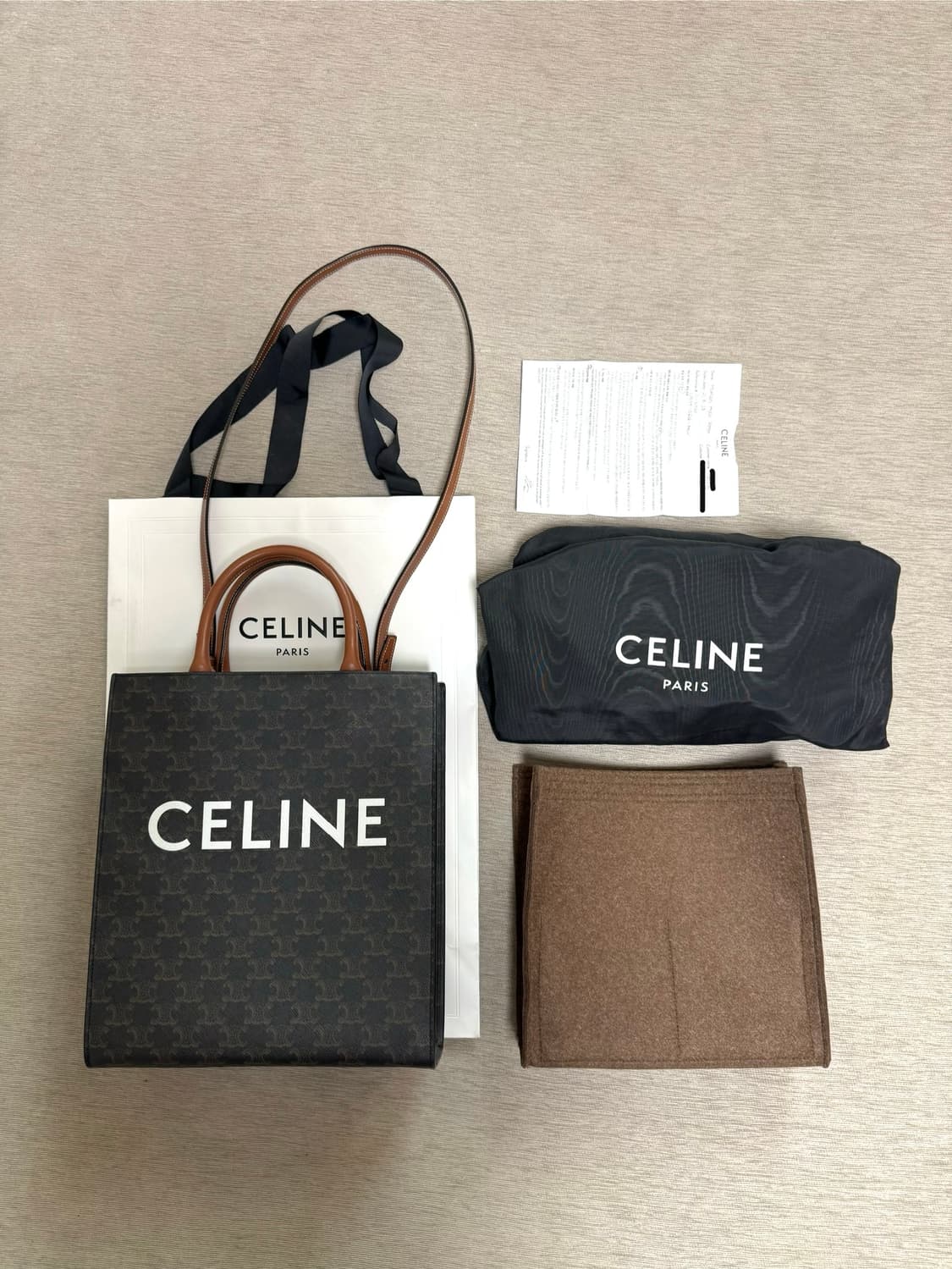 CELINE 셀린느 버티컬 카바스백 M - 트리옹프 캔버스&카바스킨 상품이미지1