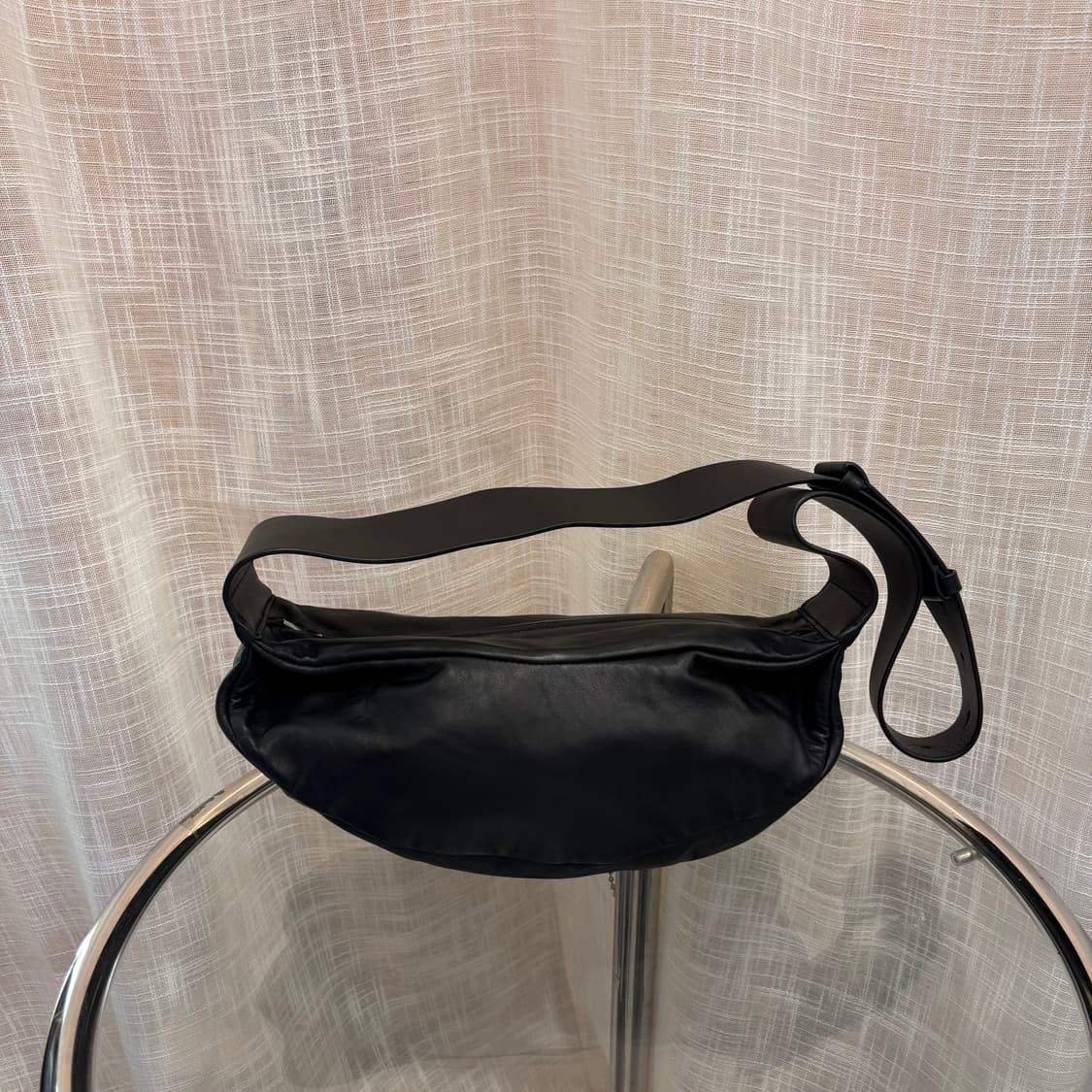 정품 COS 가죽 크로스백     상품이미지1