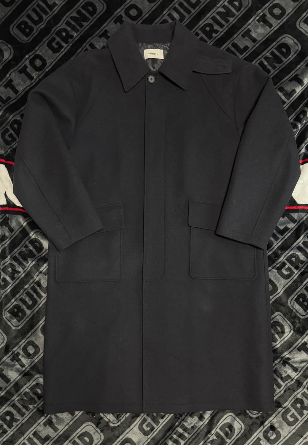 키뮤어 서플러스 울 세미 오버 핏 발마칸 코트 네이비 상품이미지1