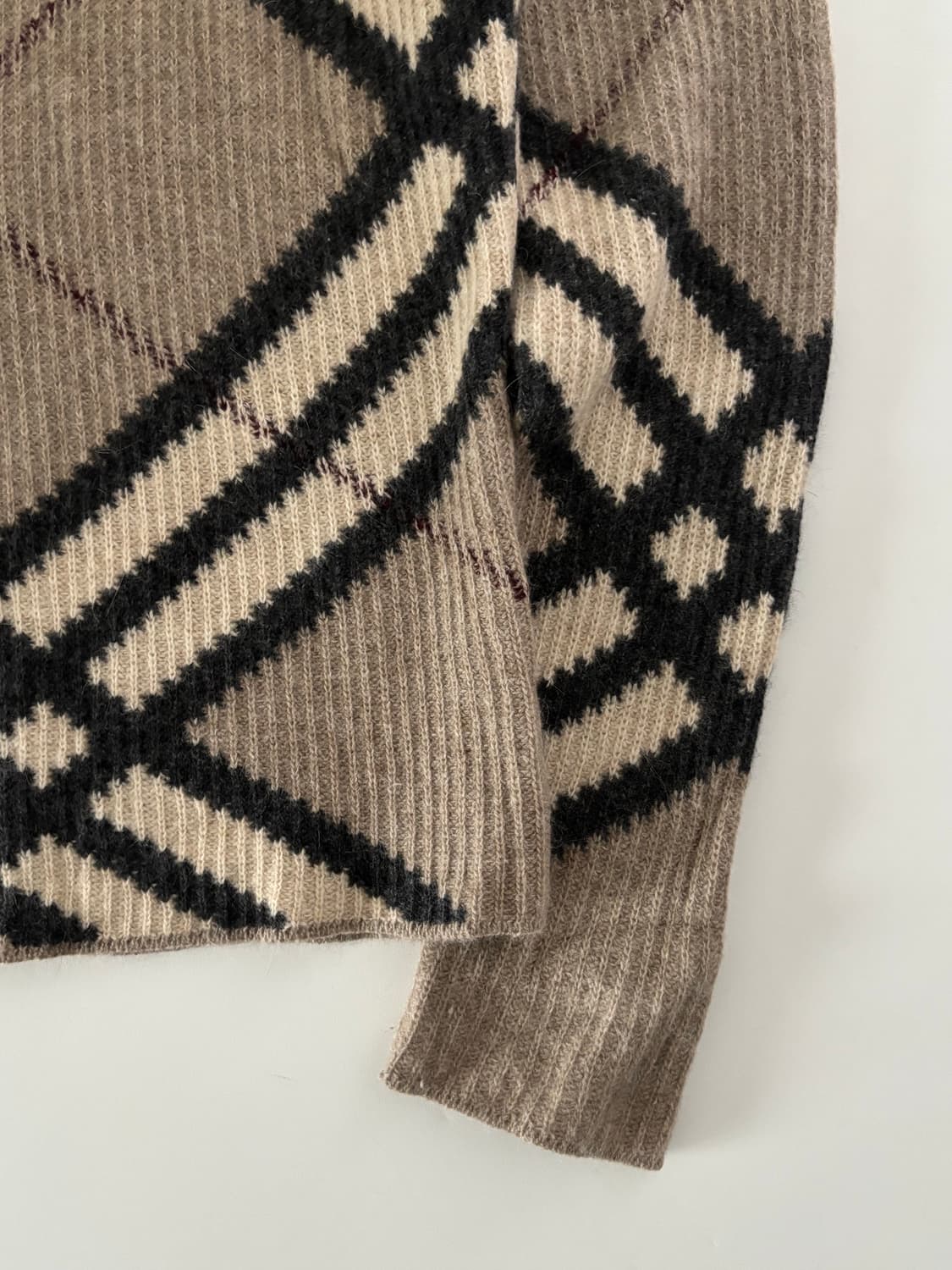 Burberry 버버리 아가일 노바체크 울 크루넥 니트 상품이미지4