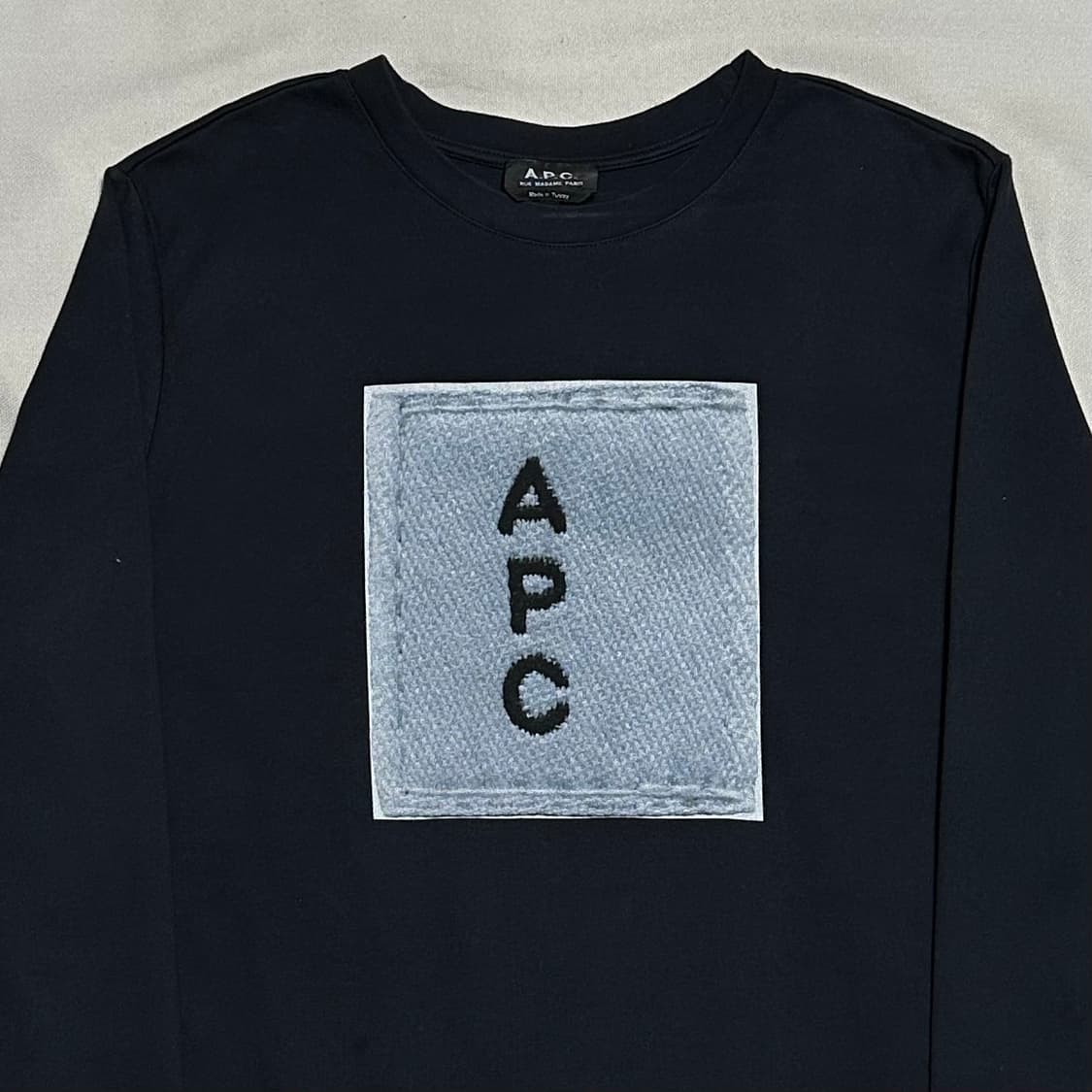 XL 아페쎄 A.P.C 19fw 로고 네이비 맨투맨 상품이미지1