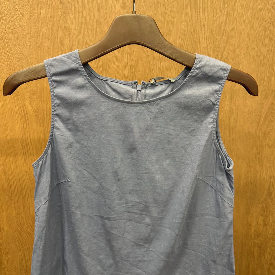 띠어리 럭스 라운드넥 슬리브리스 백 지퍼 디테일 레귤러핏 라이트 퍼플 상품이미지4