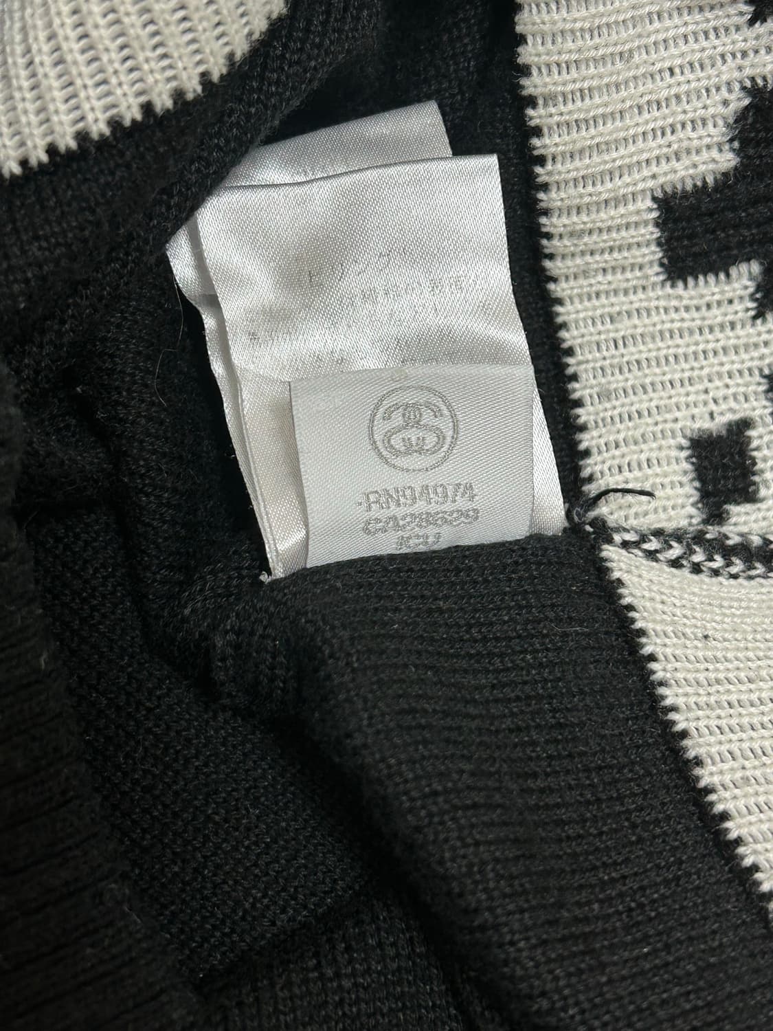 스투시 블랙 레터링 롱 니트 상품이미지7